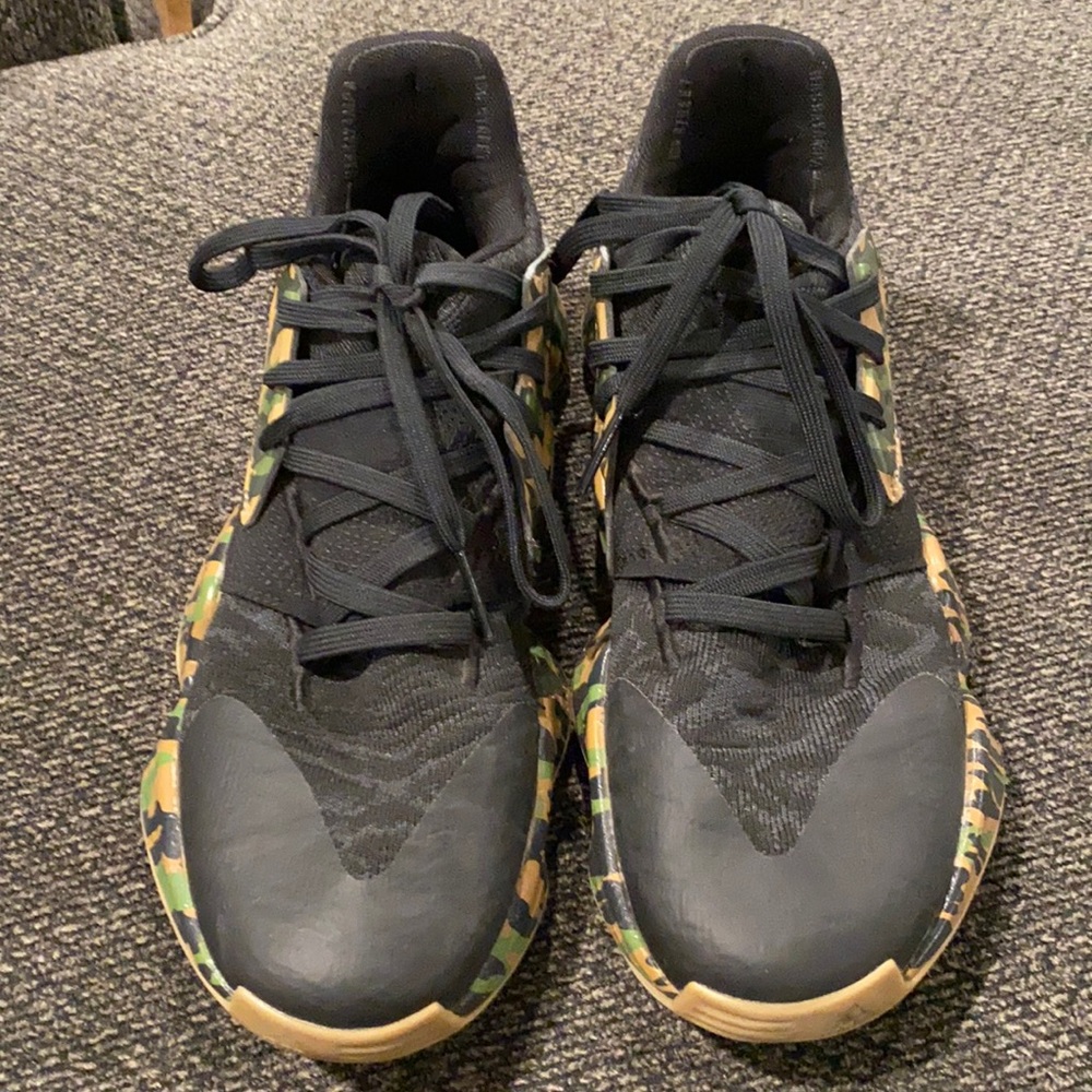 Adidas Harden vol 4’s size: 7.5